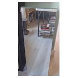 N1 - MIRRORED DISPLAY STAND 36'T (L225)