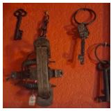 N1 - MIXED LOT OF COLLECTIBLES (R57)