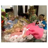 S2 - LOT OF COLLECTIBLE DOLLS (L312)