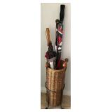 S2 - WICKER UMBRELLA STAND WITH UMBRELLAS