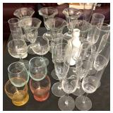 S2 - MIXED LOT OF GLASSWARE (L90)