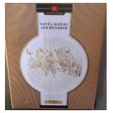 S2 - 4-PIECE PORCELAIN SANTA SCENE (M148)