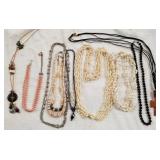 S2 - MIXED LOT OF COSTUME JEWELRY (Z19)