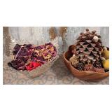 K - WOODEN BOWLS WITH POT POURRI (S134)