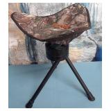 K - FOLDING CAMP STOOL (P94)