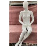 11 - WHITE FEMALE MANNEQUIN TORSO DISPLAY (W48)