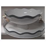 43 - WHITE WAVY DECORATIVE SERVING PLATTER (V75)
