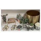 11 - MODERN HOME DECOR ACCESSORY LOT