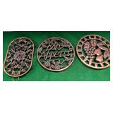 11 - LOT OF THREE DECORATIVE TRIVETS (M118)