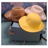 11 - LOT OF THREE HATS (M195)