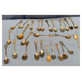 443 - VINTAGE SOUVENIR SPOON COLLECTION LOT