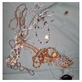 11 - MIXED LOT OF COSTUME JEWELRY (M203)