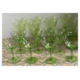 N - MIXED LOT VINTAGE GREEN GLASS STEMWARE (G40)