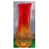 11 - VINTAGE ART GLASS VASE (M178)