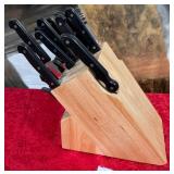 11 - KITCHEN KNIVES WITH BLOCK SET (C118)
