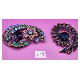 502 - TWO COSTUME JEWELRY BROOCHES (L19)