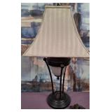 11 - VINTAGE TABLE LAMP WITH SHADE (R5)