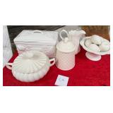 11 - FIVE PIECES PEPPERTREE TABLETOPS PORCELAIN