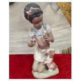 11 - LLADRO PORCELAIN FIGURINE (C30)