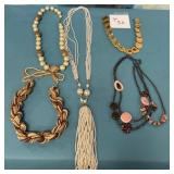 11 - COSTUME JEWELRY NECKLACES (T32)