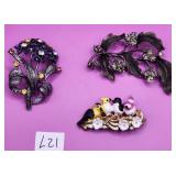 502 - LOT OF THREE BROOCHES (L21)