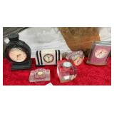 11 - LOT OF SIX CLOCKS (C75)