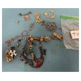 11 - MIXED BAG OF COSTUME JEWELRY (T19)