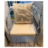 M1 - ACCENT CHAIR WITH PILLOW (M29)