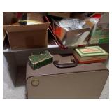 J1 - SINGER PORTABLE SEWING MACHINE & SUPPLIES