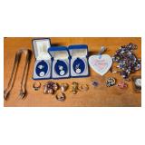 J1 - MIXED LOT OF COSTUME JEWELRY (40)