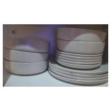 J2 - MIXED LOT OF PLATES & BOWLS (K8)