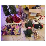 J2 - MIXED LOT OF CHRISTMAS DECORATIONS (L85)