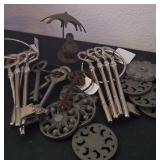 J2 - LOT OF SKELETON KEYS & HARDWARE (N42)