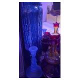 J2 - VINTAGE ART GLASS VASE & CANDLE HOLDERS (K4)