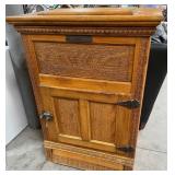 11 - VINTAGE WHITE MOUNTAIN ICE BOX