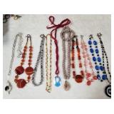 MIXED LOT OF COSTUME JEWELRY (F89)