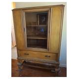 14 - 1940S AMERICAN ART DECO CHINA CABINET