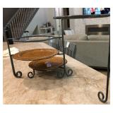 J4 - PLATE STAND WITH PLATES (L42)