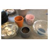 J4 - PLANTER POTS & VASES (L33)