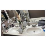 J4 - LOT OF THROW RUGS & BATHROOM ITEMS (N19)