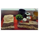 J4 - BATHROOM DECOR & TOWEL SET (L62)