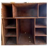 Q - CUBBY HOLE STORAGE SHELVING UNIT (G21)