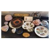 Q - MIXED LOT OF COLLECTIBLES (M9)