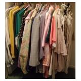 Q - MIXED LOT OF CLOTHING (M21)