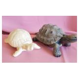 Q - LOT OF TWO COLLECTIBLE TURTLE FIGURINES (L104)