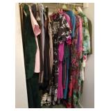 Q - MIXED LOT OF CLOTHING (M20)