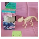 Q - DINOSAUR SKELETON KITS (L170)