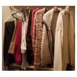 Q - MIXED LOT OF CLOTHING (M19)