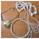 S2 - MIXED LOT OF COSTUME JEWELRY (J71)