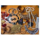 S2 - MIXED LOT OF COSTUME JEWELRY (J73)